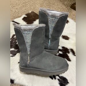 UGG Classic Zip Sequin Boot, size 6